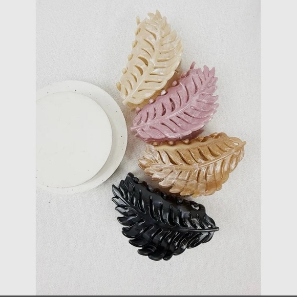 Accessories - Leaf-Shaped Hair Clips Set in Black, Pink, and Tan
